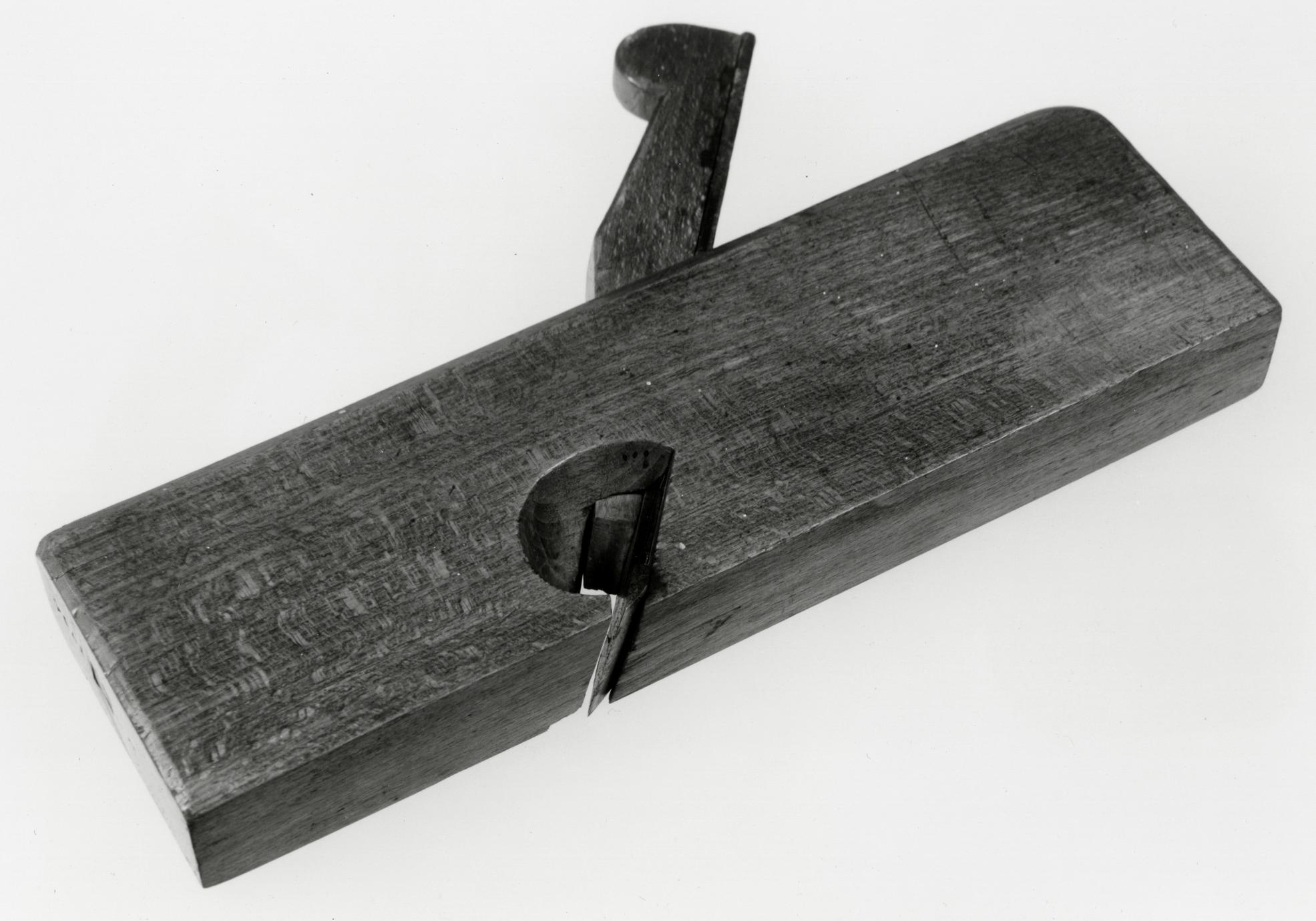 Black and white photograph of a skew-mounted rabbet plane.
