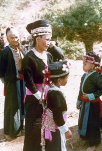 White Hmong mother and daughters in Houa Khong Province