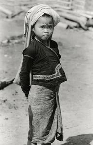 Khmu'-Khuen girl carries a shoulder bag on her forehead to carry items in Houa Khong Province