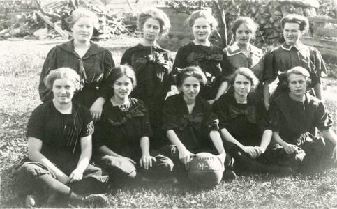 Schleisinger Girls Basketball Team