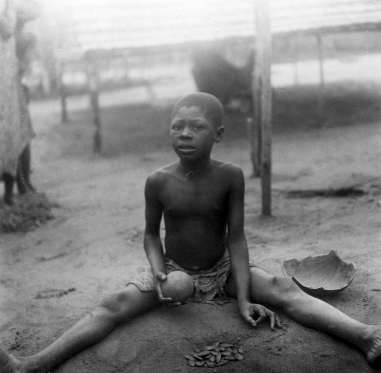 ‎Kuba-Shoowa Boy Playing a Game of Skill - UWDC - UW-Madison Libraries