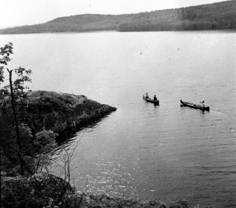 Bergere Kenney, Luna Leopold, and Nina Leopold in canoes in Quetico