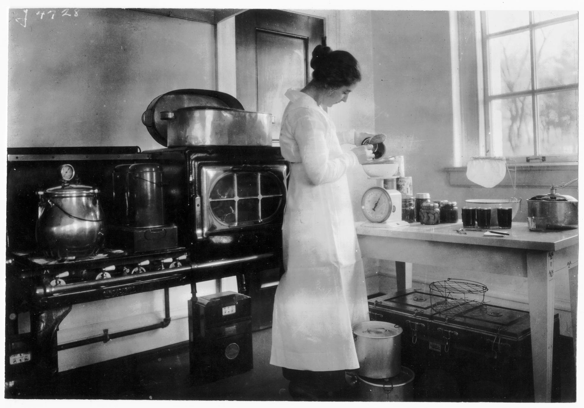 ‎Student performing experiment with canned foods - UWDC - UW-Madison ...