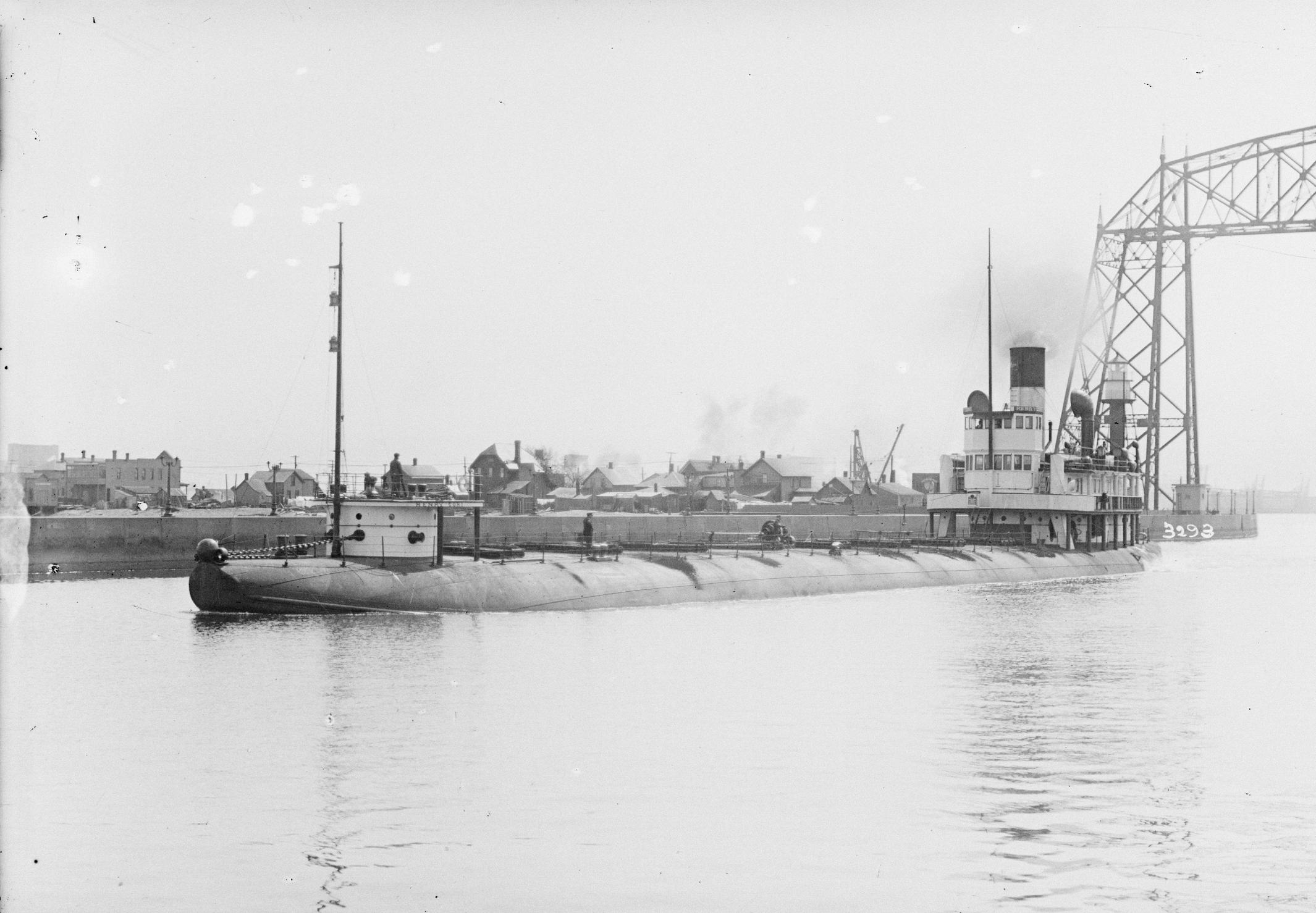 ‎The Henry Cort in the Duluth Ship Canal - UWDC - UW-Madison Libraries