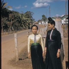 Tai Dam girls in Vientiane