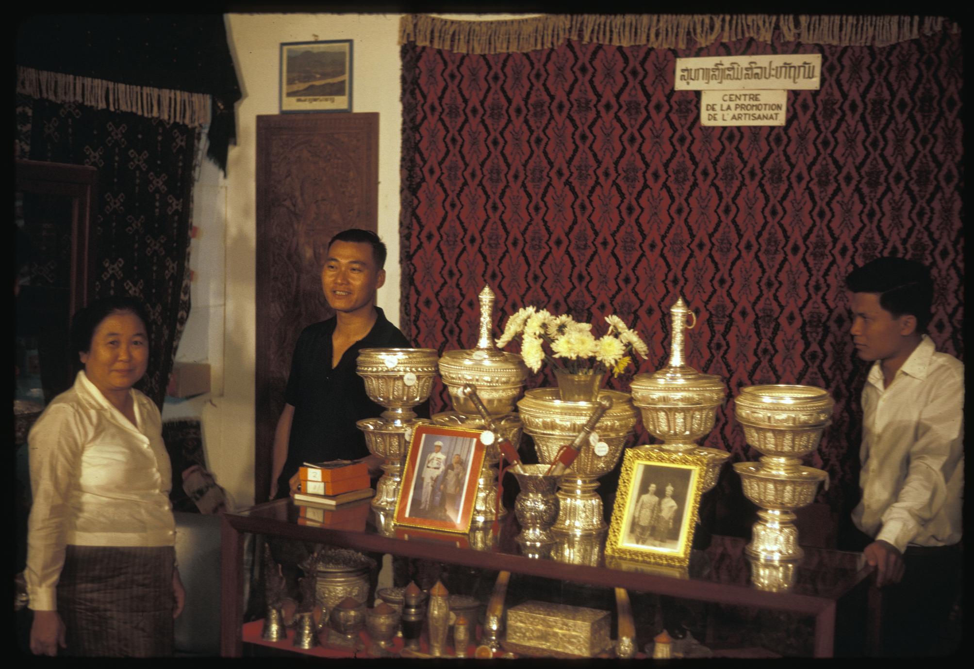 That Luang fair : silversmith exhibit