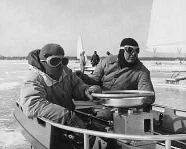 Ice boat skippers