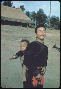 Hmong (Meos) : parents with children