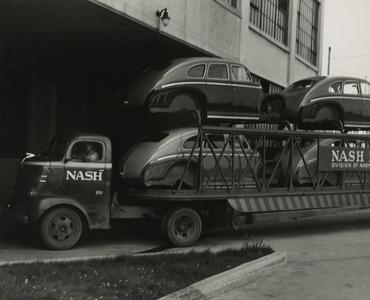 Nash automobile bodies transporting between Kenosha plants