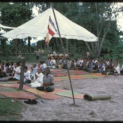 Ban Pha Khao : villagers praying