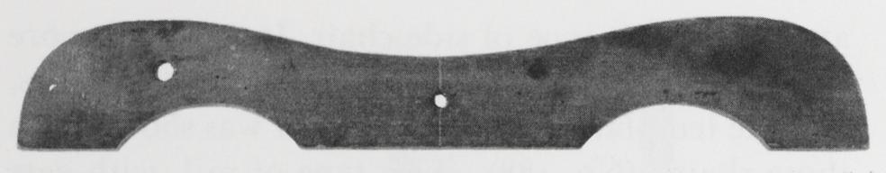 Black and white photograph of a cresting-rail pattern.