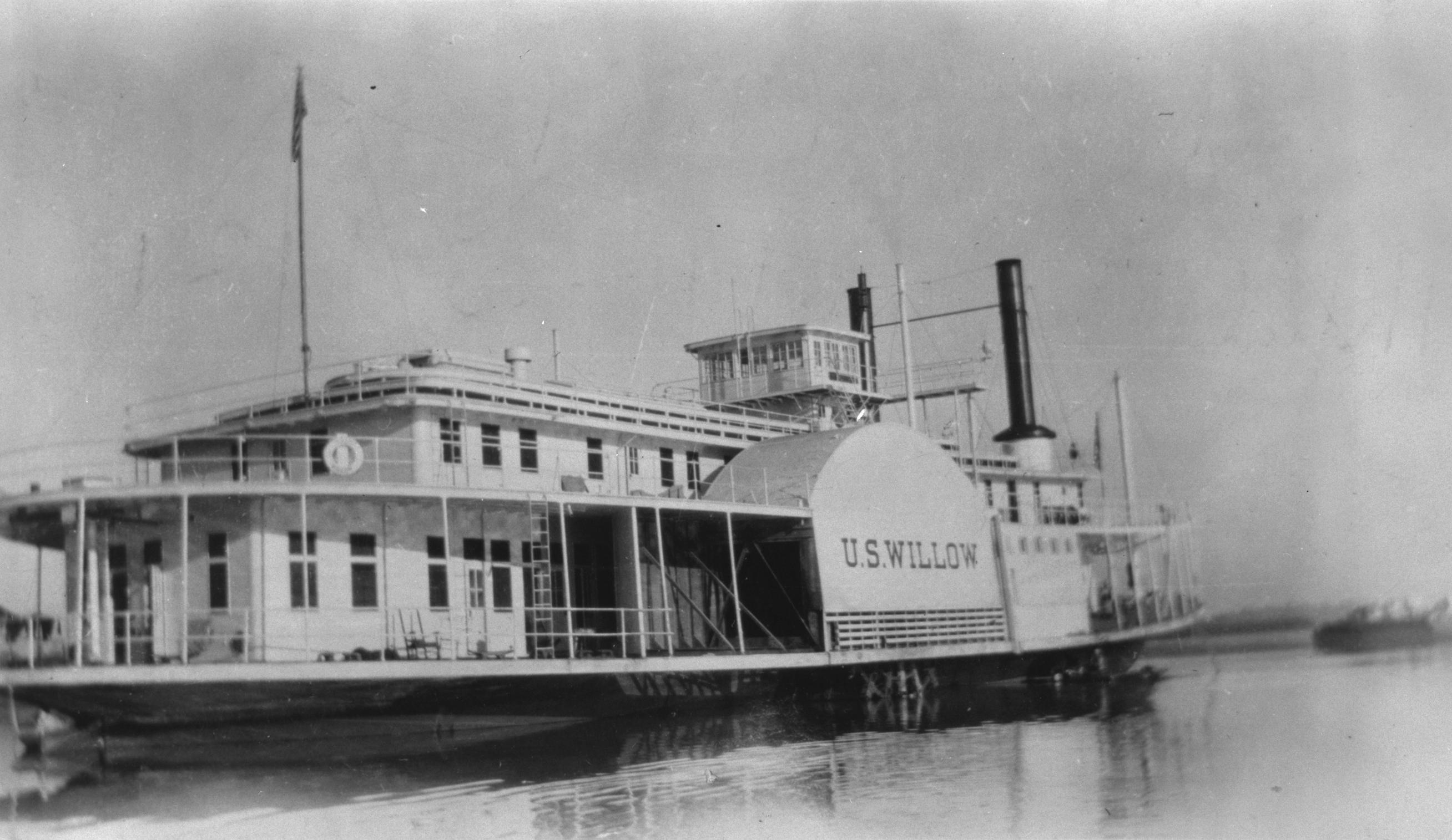 Two Rivers lighthouse - UWDC - UW-Madison Libraries