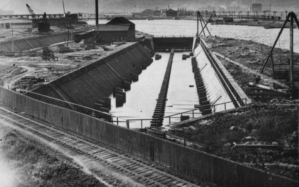 Graham and Morton steamer, City of Benton Harbor, at central dock, Benton  Harbor and St. Joseph, Mich. - UWDC - UW-Madison Libraries