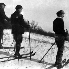 Aldo, Carl, and Nina Leopold skiing