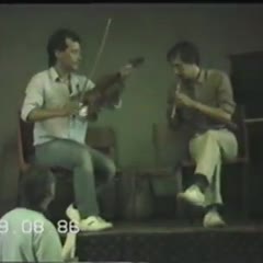 Auchtermuchty Festival 1986 : Pete Clark, fiddle, and Kenny Hadden, tin whistle (video)