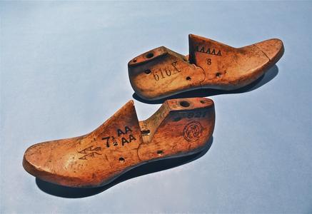 Wood shoe lasts