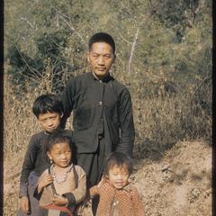Hmong (Meos) : parents with children