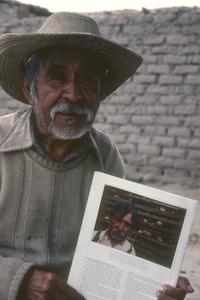 Vincent Gilberto with a photo from a previous visit by H. Iltis, west of Toluca