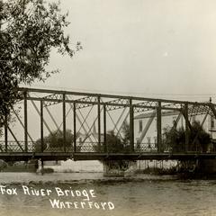 Iron bridge over the Fox River
