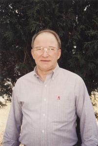 Emeritus geology professor Ed Dommisse faculty headshot