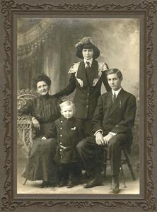Jessie Hall McCart Gollmar and three children
