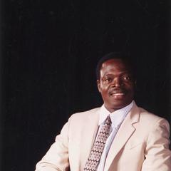 Biology professor Toye Ekunsanmi faculty headshot