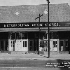 Metropolitan Chain Stores, Waukesha Broadway, Exterior