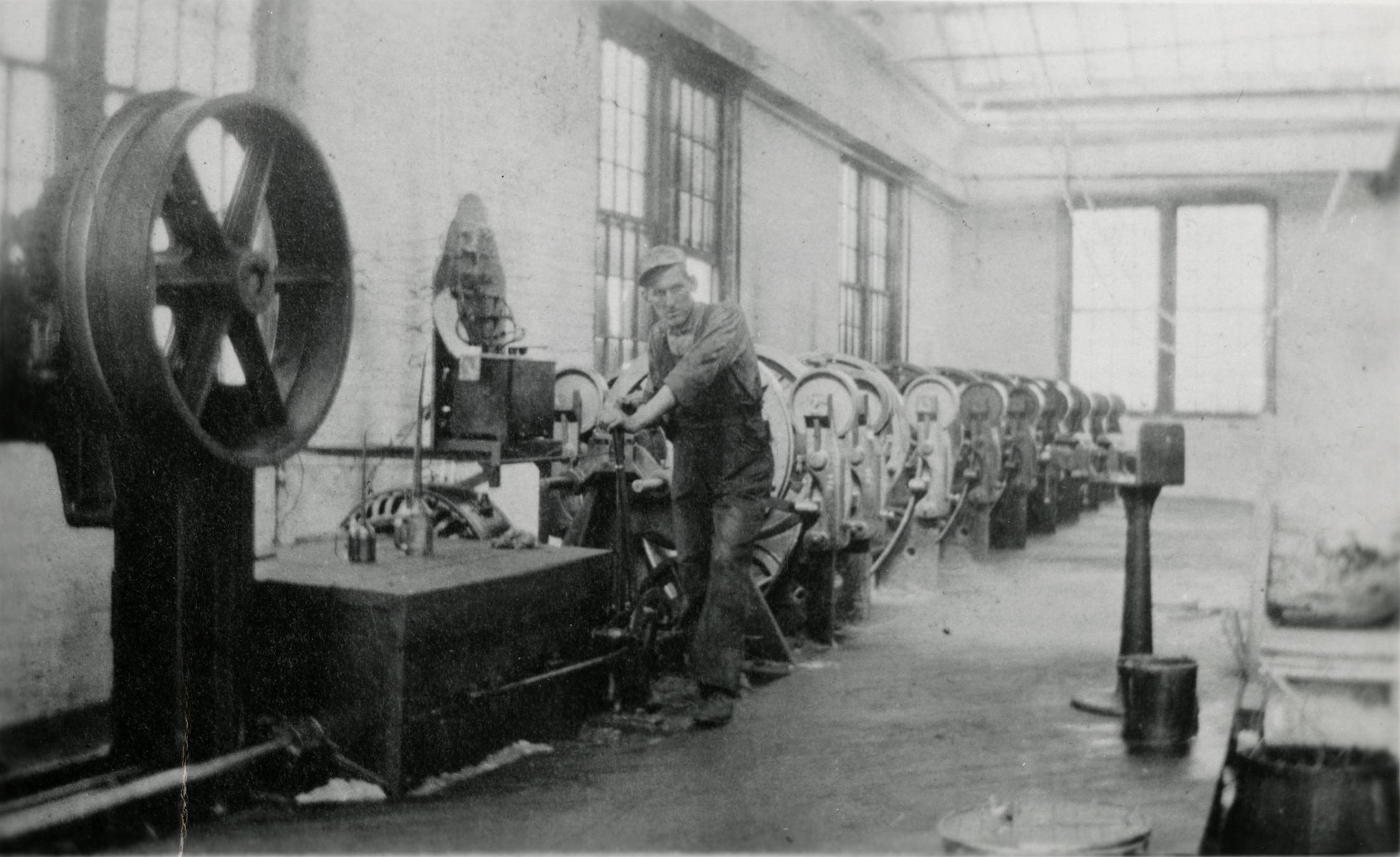 ‎MacWhyte factory employees at work UWDC UWMadison Libraries