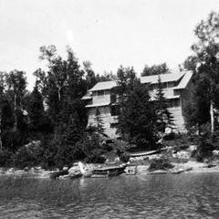 House on lakefront at Les Cheneaux