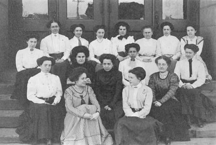 1900s women students