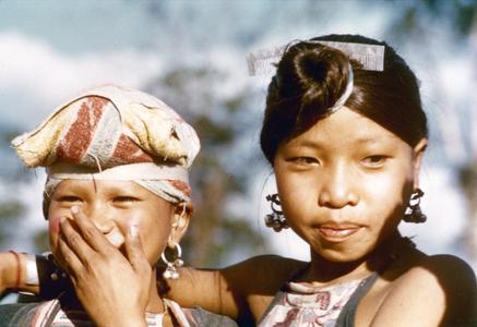 Two Yellow Lahu (Lahu Shi) girls in Houa Khong Province