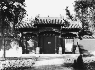 Gate to the second courtyard in Xihuang Si (Xihuang Temple) 西黃寺.