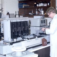 Working at the automatic analyzer