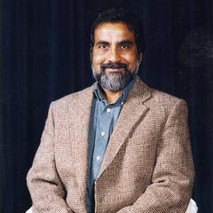 Economics professor Larry Gomes faculty headshot