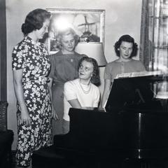 Women around a piano