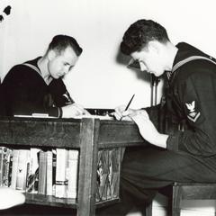 Communiques  : writing letters at USO