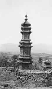 The Liuli Ta (Glazed Pagoda) 琉璃塔 at the back of Wanshou Shan (Longevity Hill) 萬壽山 in the the Yihe Yuan (Summer Palace) 頤和園.