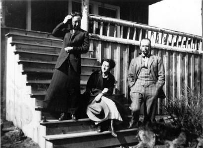 Aldo Leopold et al on porch