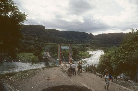 Cliffs and Río Jalcomulco at Jalcomulco