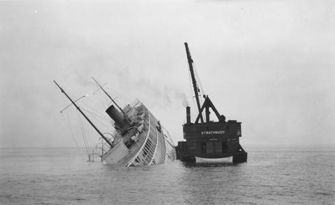 The shipwreck of the George M. Cox with the Strathbuoy alongside