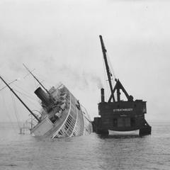 The shipwreck of the George M. Cox with the Strathbuoy alongside