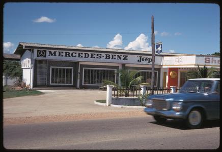 Main roads : Mercedes dealer