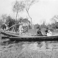 A boatman with passengers in rural Shanghai 上海.
