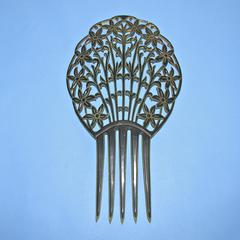 Oval comb with flowers