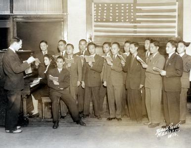 Chinese students learning American songs