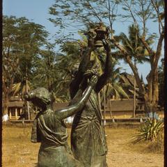 Statue of women making offerings