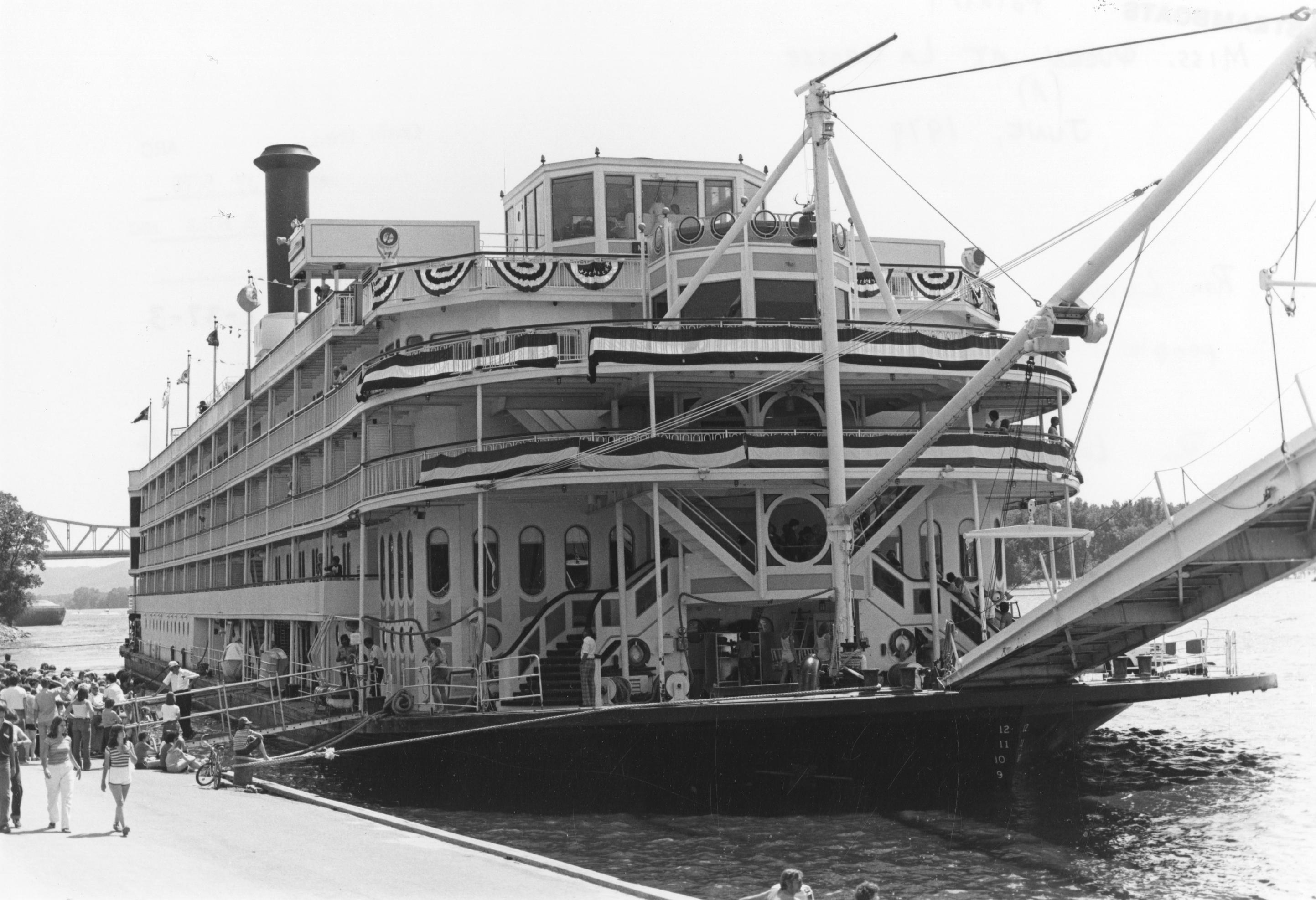 Mississippi Queen (Tourist boat, 1975- ) - UWDC - UW-Madison Libraries