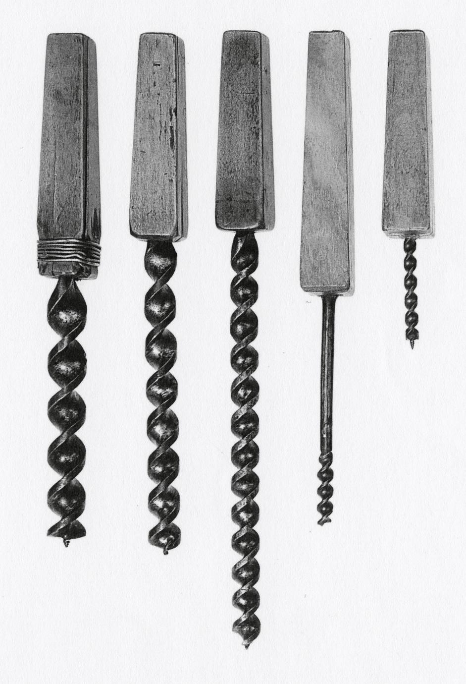 Five examples of spiral bits.