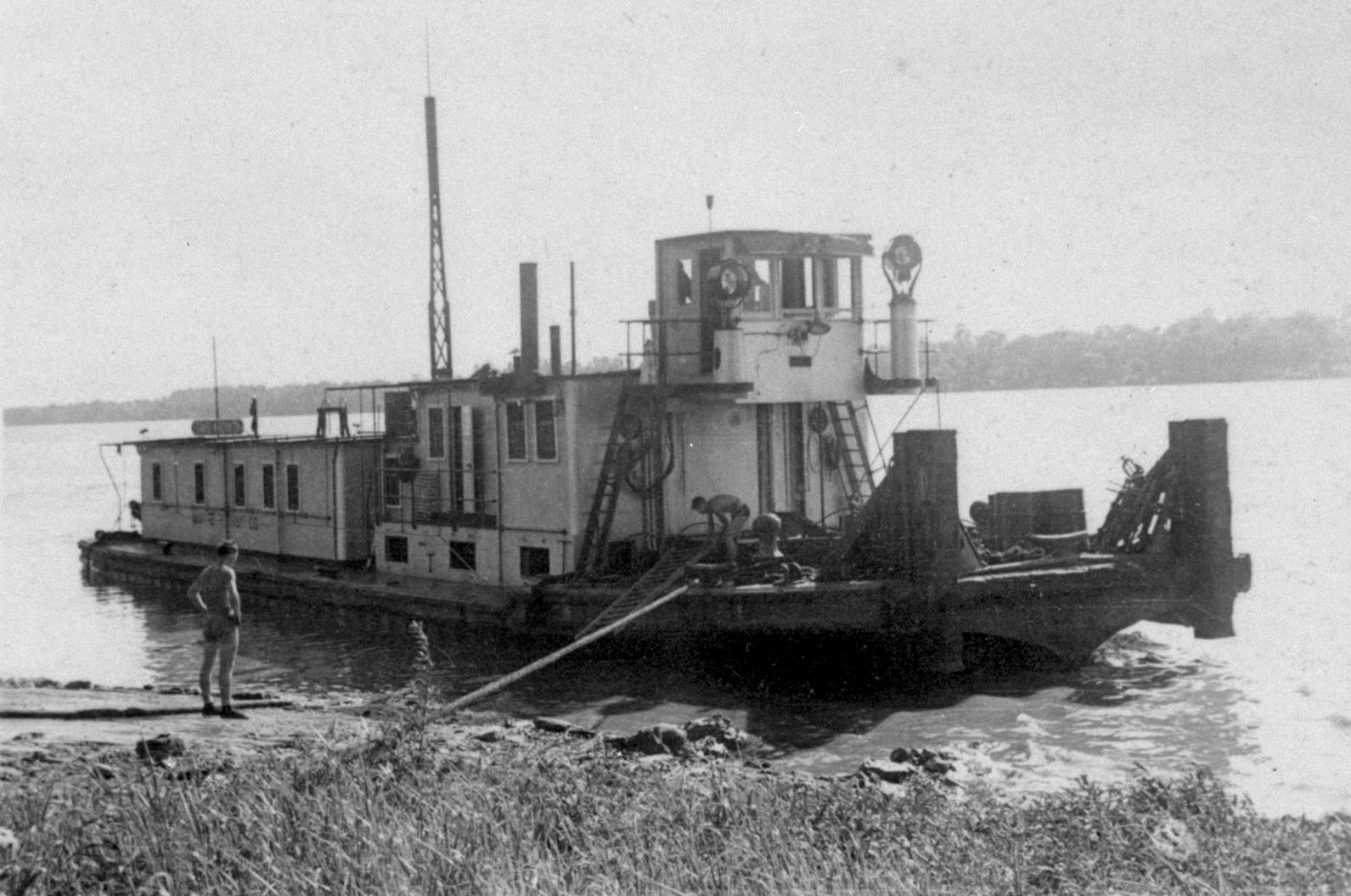 ‎Unidentified Towboat - UWDC - UW-Madison Libraries