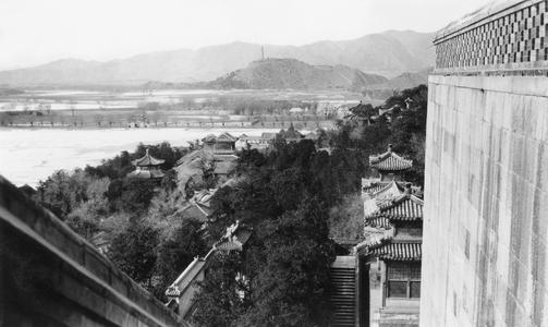Distant view of Yuquan Shan Ta (Jade Fountain Hill Pagoda) 玉泉山塔 from Yihe Yuan (Summer Palace) 頤和園.